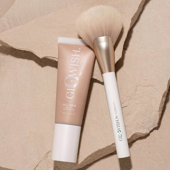 Huda Beauty GloWish Airbrush Finish Skin Tint Brush - Picture 3 of 9